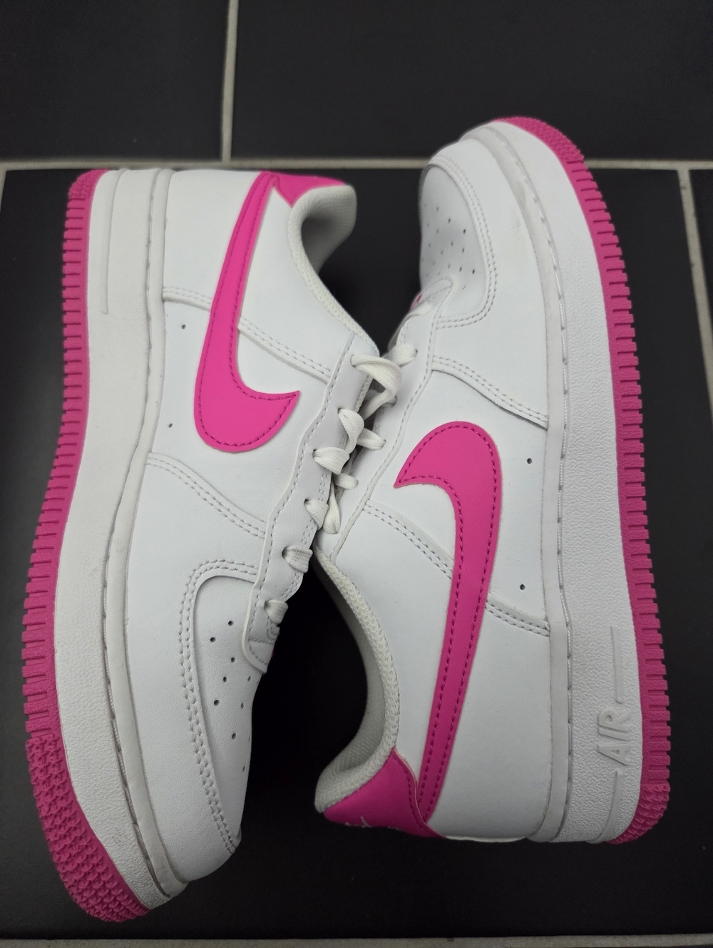 Nike Women's White and Pink Athletic Sneakers (Kids 5.5/womens 7)